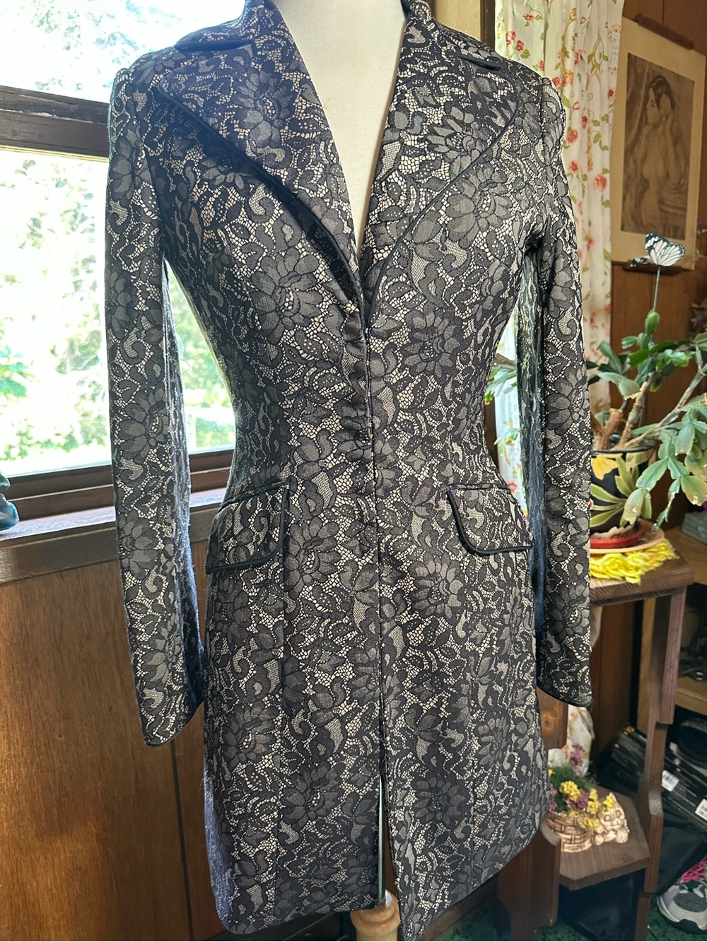 Bisou Bisou • Y2K Vintage Lace Long Line Tailored Jacket
